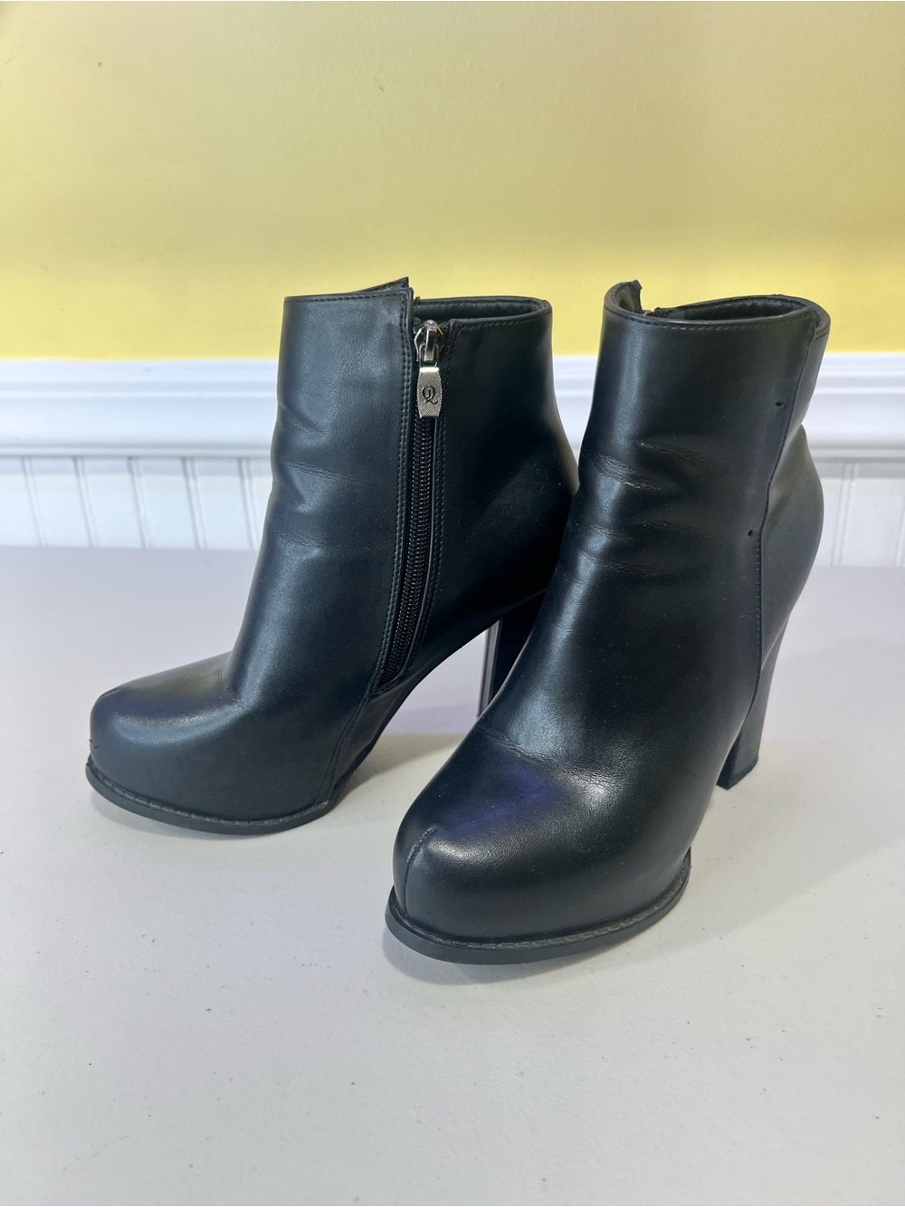 Black Women's High Heel Ankle Boots - Classic Zip Closure
